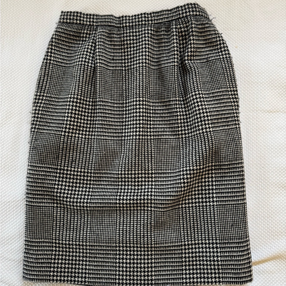 Classic Black and White Houndstooth Skirt